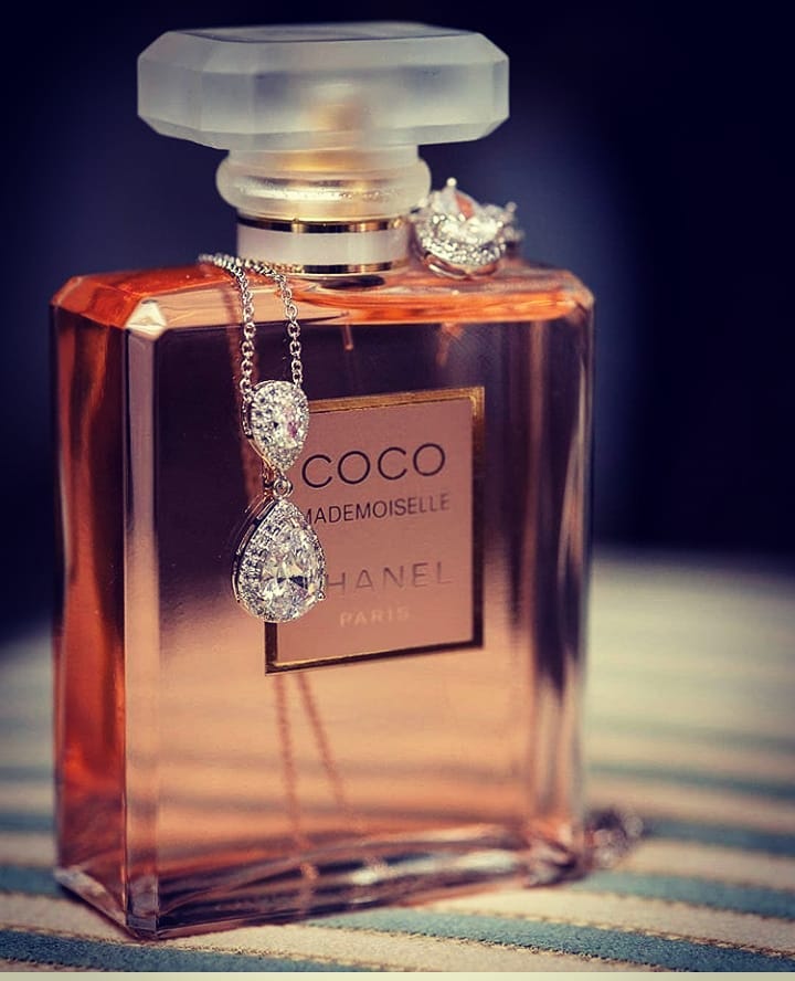خرید عطر و ادکلن از جلفا: فروشگاه عطر تاج