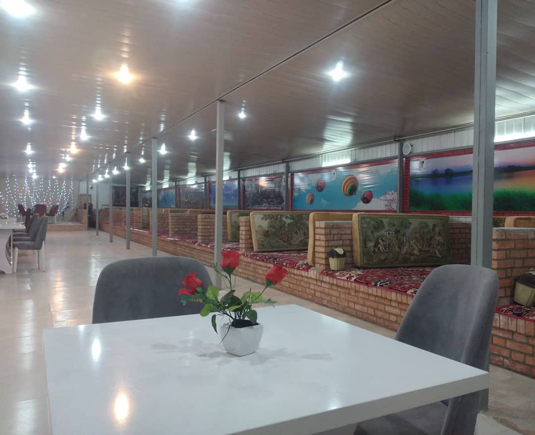 باغ رستوران و کافه سنتی ضیافت