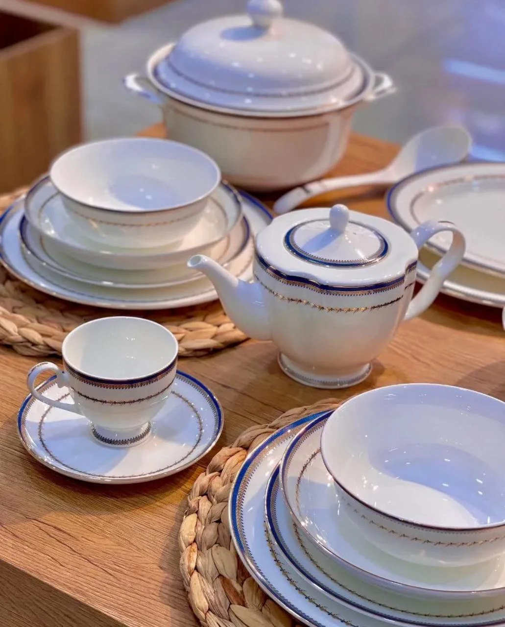 سرویس 44 پارچه غذا خوری شیک FINE BON CHINA KIT - فروشگاه هپسی وار